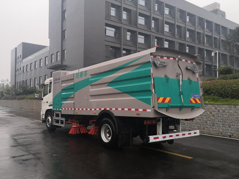 东风天锦CL5180TSLBEV型纯电动扫路车