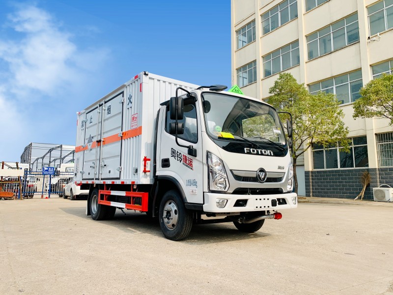 福田奥铃4.1米杂项危险品厢式运输车