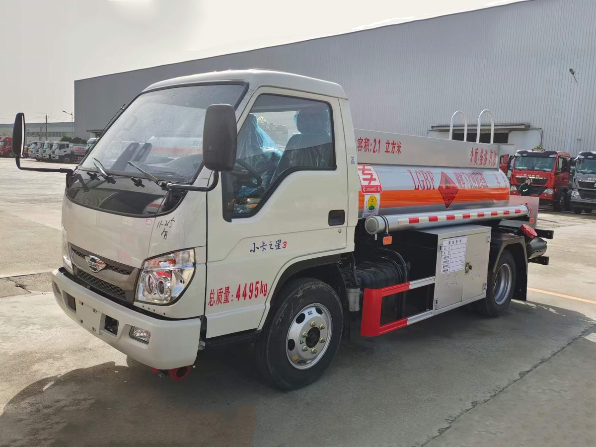 福田小卡之星2吨油罐车