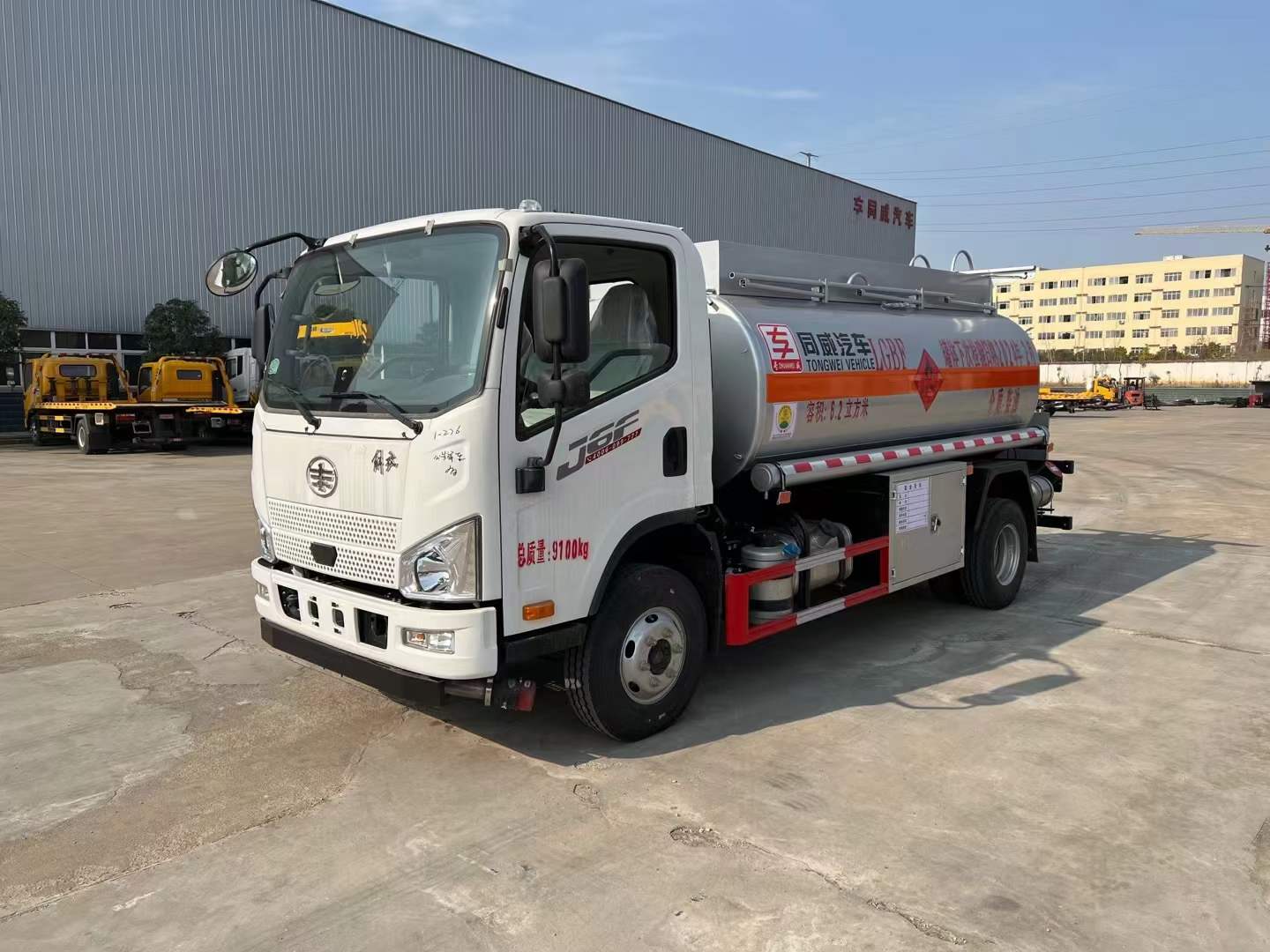 解放J6F 5吨油罐车