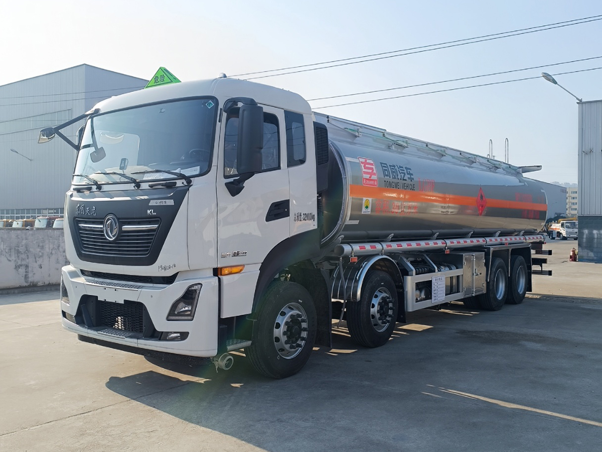 东风天龙前四后八25吨铝合金油罐车