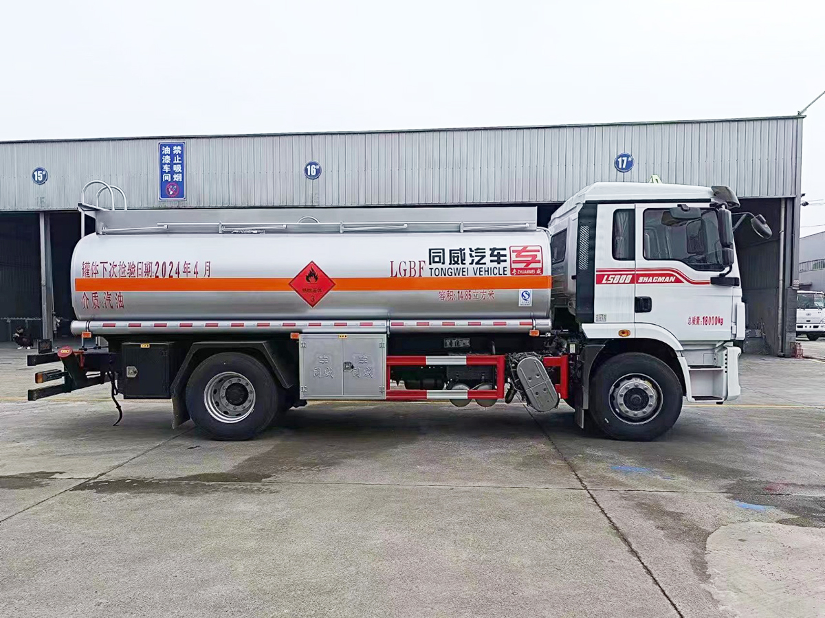 陕汽德龙12吨油罐车