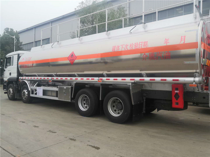 国六30.4方铝合金油罐车-31方油罐车可装26吨