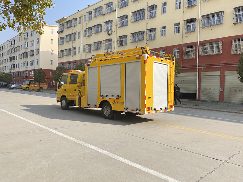 五十铃带吊1000方排水车(便携)