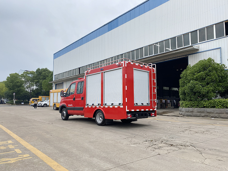 依维柯欧胜双排500方救险车(便携)